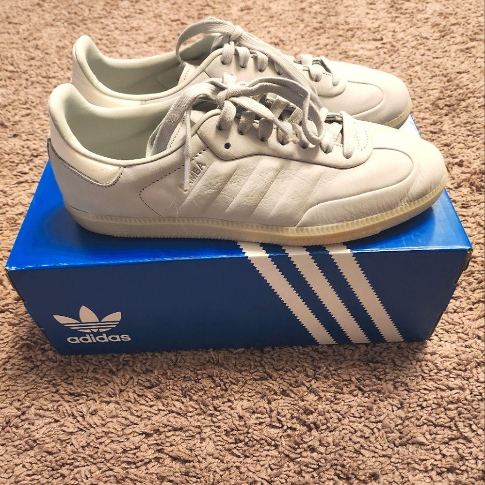 Adidas Samba Shoes in Wonder Silver- VERY GOOD CONDITION